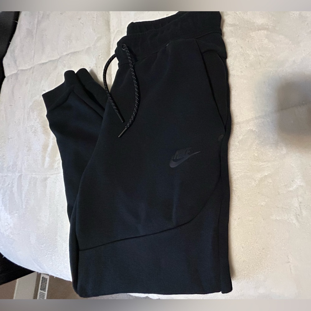 Excellent condition Mens Nike tech pants